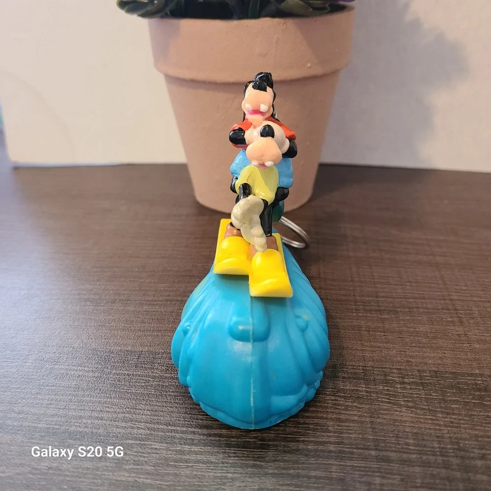 Disney Goofy Donald Duck Surfing Wave Keychain‎ Toy Burger King Collectible